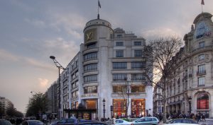 Derrière LVMH, l’industrie du luxe se numérise