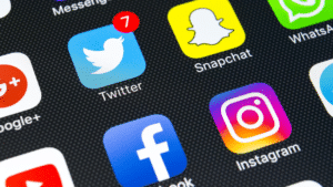 surveiller reseaux sociaux fraude fiscale - Rude Baguette
