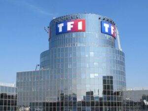 mytf1 max tf1 tire balle pied salto - Rude Baguette