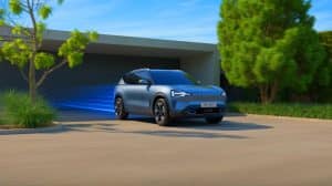 Illustration of a Xiaomi SU7 moving autonomously from its parking spot.