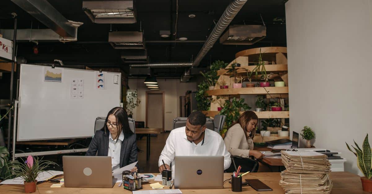 Rejoignez Une Startup! 45 Funded French Startups offer 140 jobs 09/22 technology startup team office