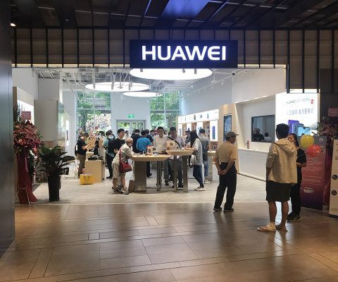 UK mobile carriers are working with Huawei to build 5G networks, despite security fears