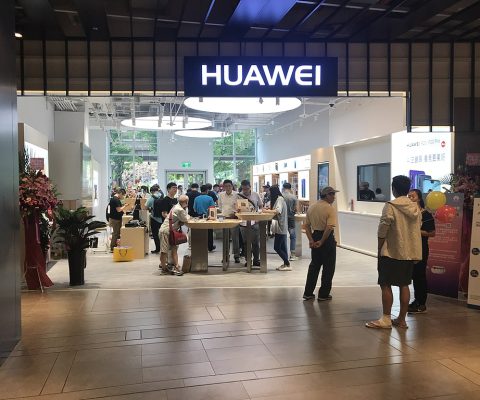 UK mobile carriers are working with Huawei to build 5G networks, despite security fears