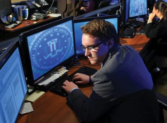 L’AP révèle que le FBI aurait laissé des hackers russes agir