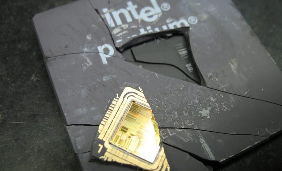 <em>Après l’embellie Covid, le chiffre d’affaire d’Intel s’effondre</em>
