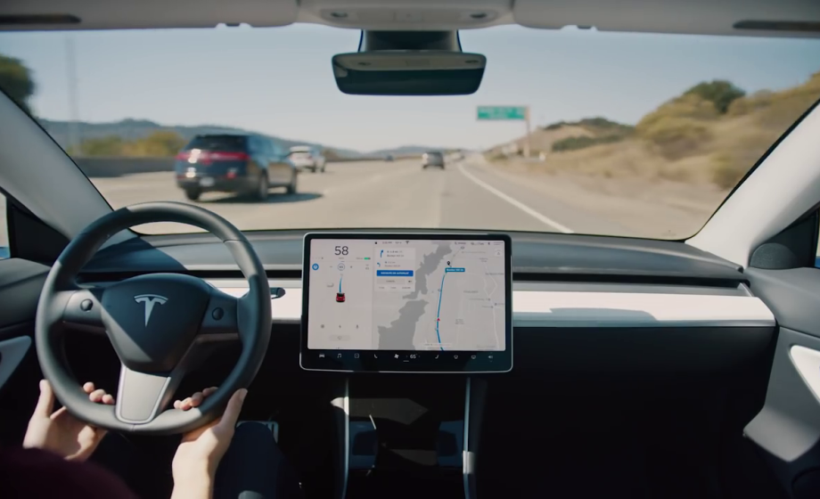 L’Autopilot de Tesla génère-t-il plus d’accidents qu’il n’en évite ?