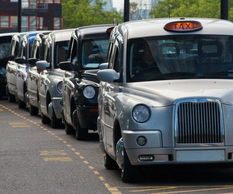 London revokes Uber’s license to operate, saying drivers were using fake identities
