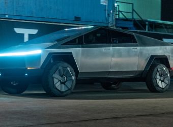 Cybertruck : le pick-up électrique futuriste de Tesla décoiffe !