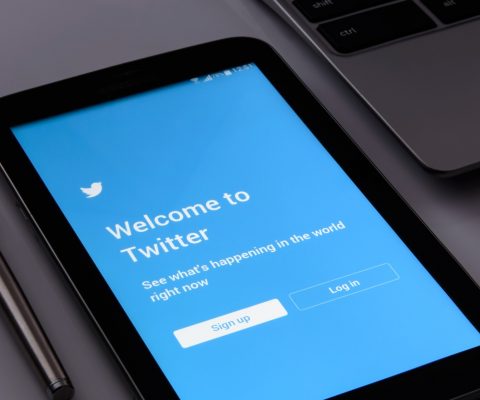 Désinformation : Twitter lutte contre la propagation des tweets douteux