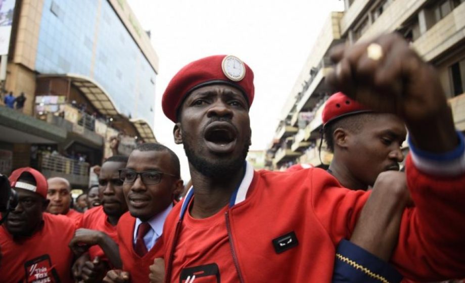 Des employés de Huawei aident Zambie et Ouganda à espionner leurs opposants