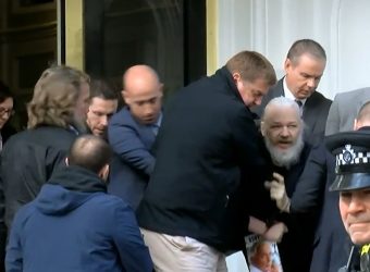 Julian Assange, fondateur de WikiLeaks, arrêté à Londres