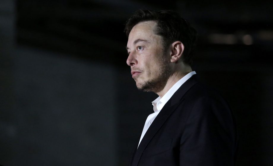 Elon Musk, patron de Tesla, pris dans une tempête médiatique et judiciaire
