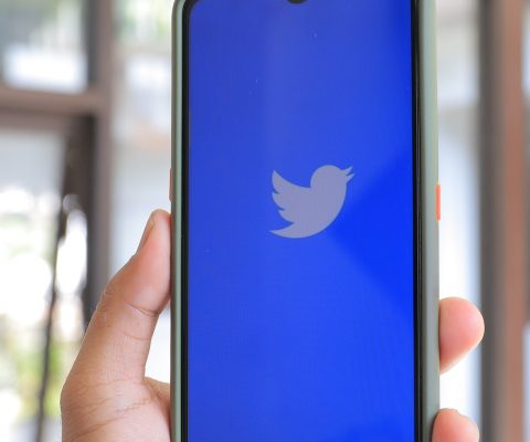 <strong>Twitter’s attempt to monetize porn is halted because of child safety warnings</strong>