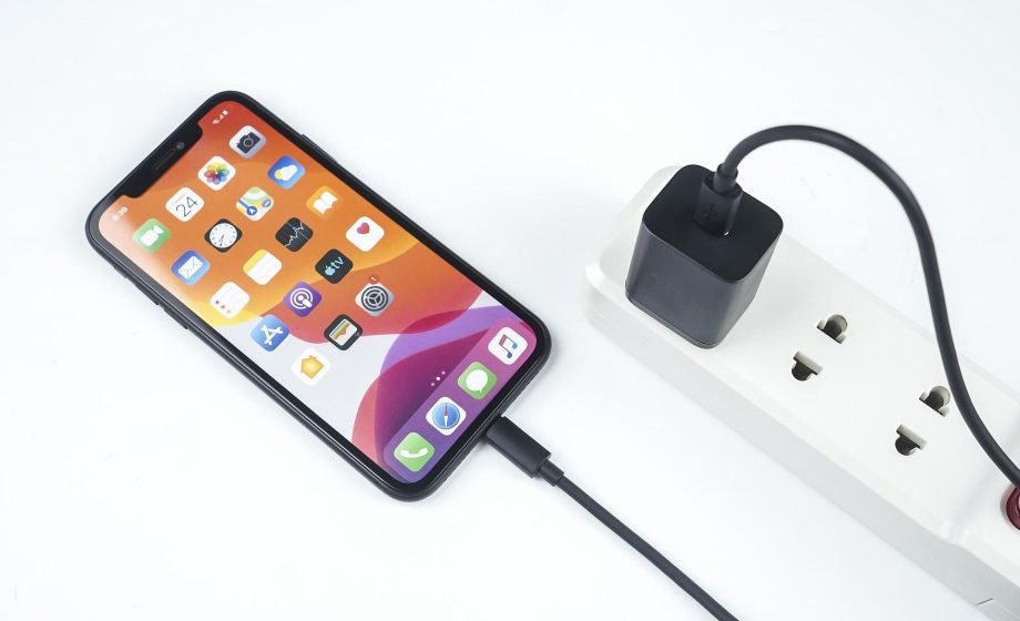 <strong>Why EU plans to make common charger mandatory for Apple iPhones and other devices</strong>