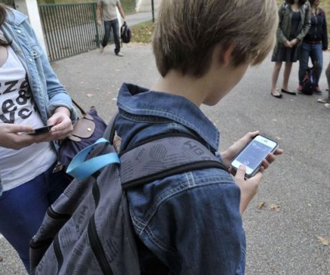Interdiction des portables à l’école : une mesure inapplicable (au moins au collège) ?