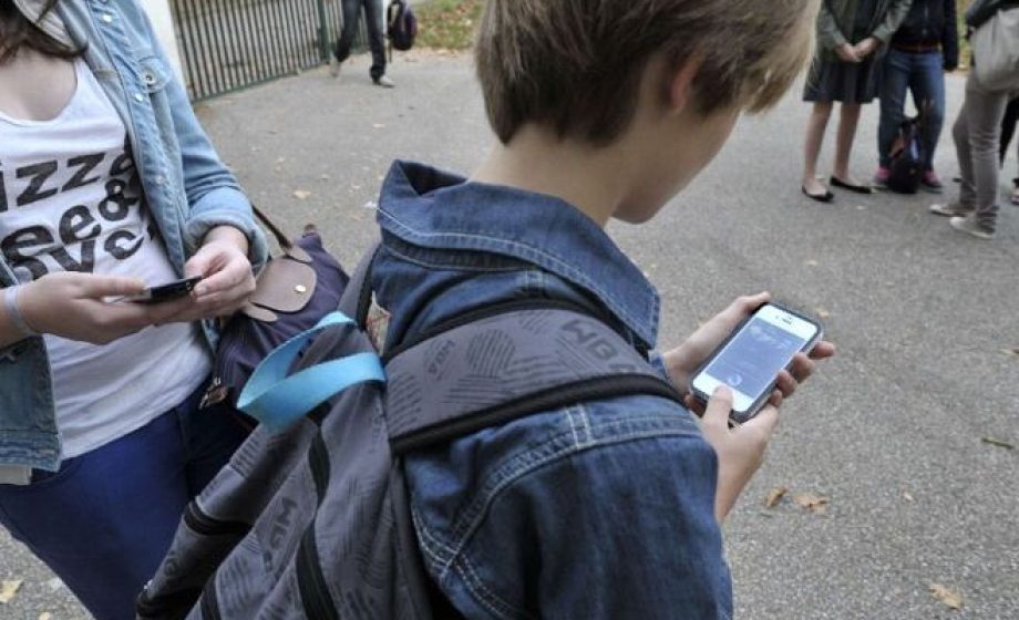 Interdiction des portables à l’école : une mesure inapplicable (au moins au collège) ?