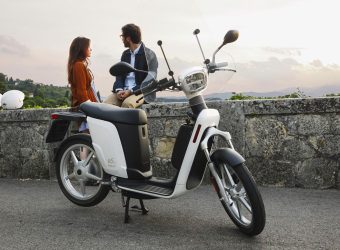 Un scooter électrique, léger, rapide, pratique – urbain !