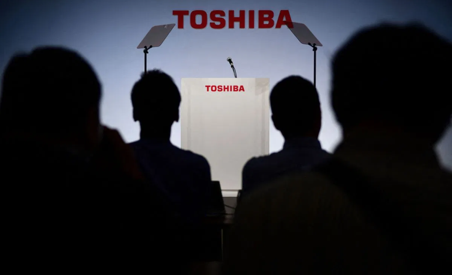 Toshiba renvoie son président pour avoir voulu réduire l’influence des actionnaires étrangers